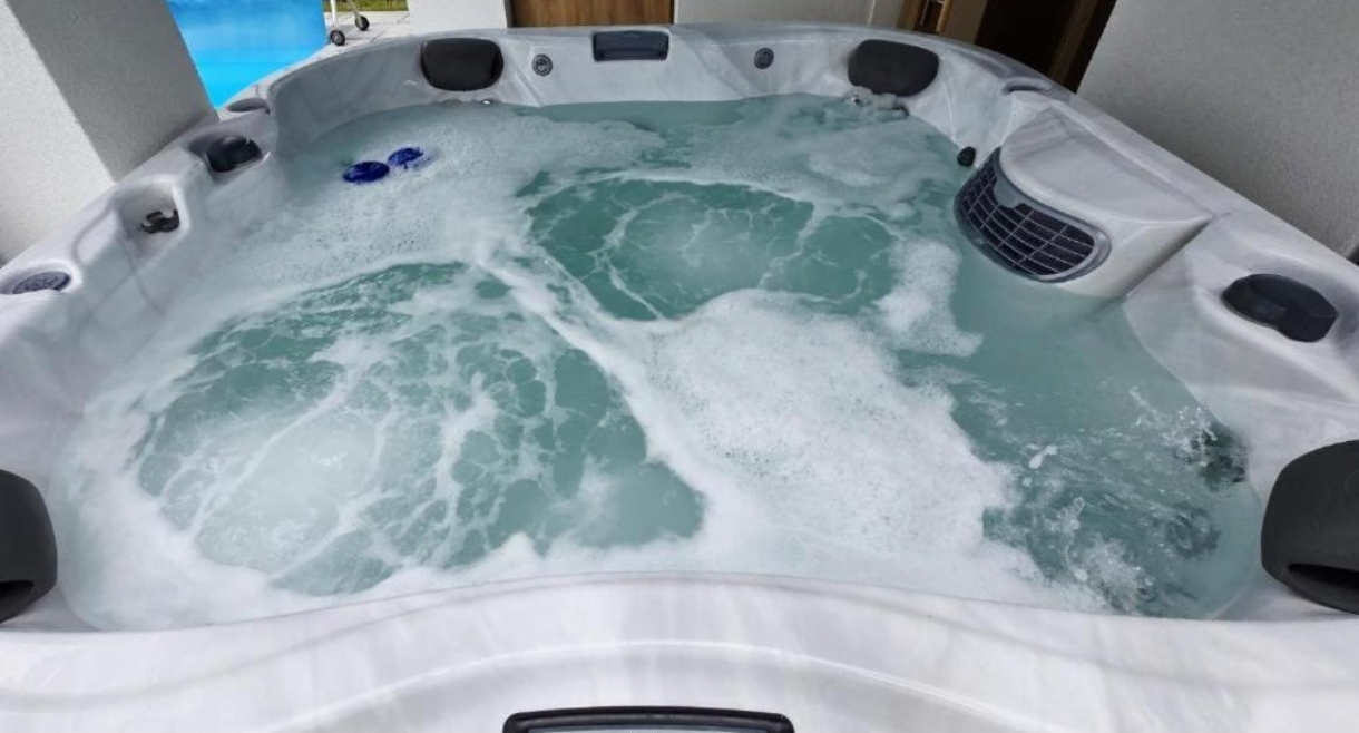 Jacuzzi